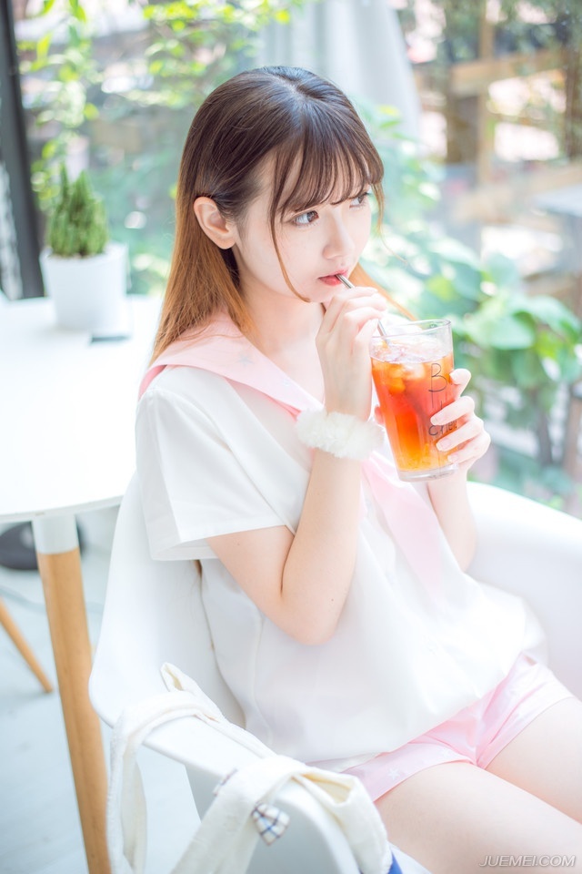 “不过一老卒，竟然也有这等本事。”魏延面色一肃，看着对方兵马停下来，嘴角掠起一抹微笑：“那边教我看看蜀中名将，究竟如何吧！”
